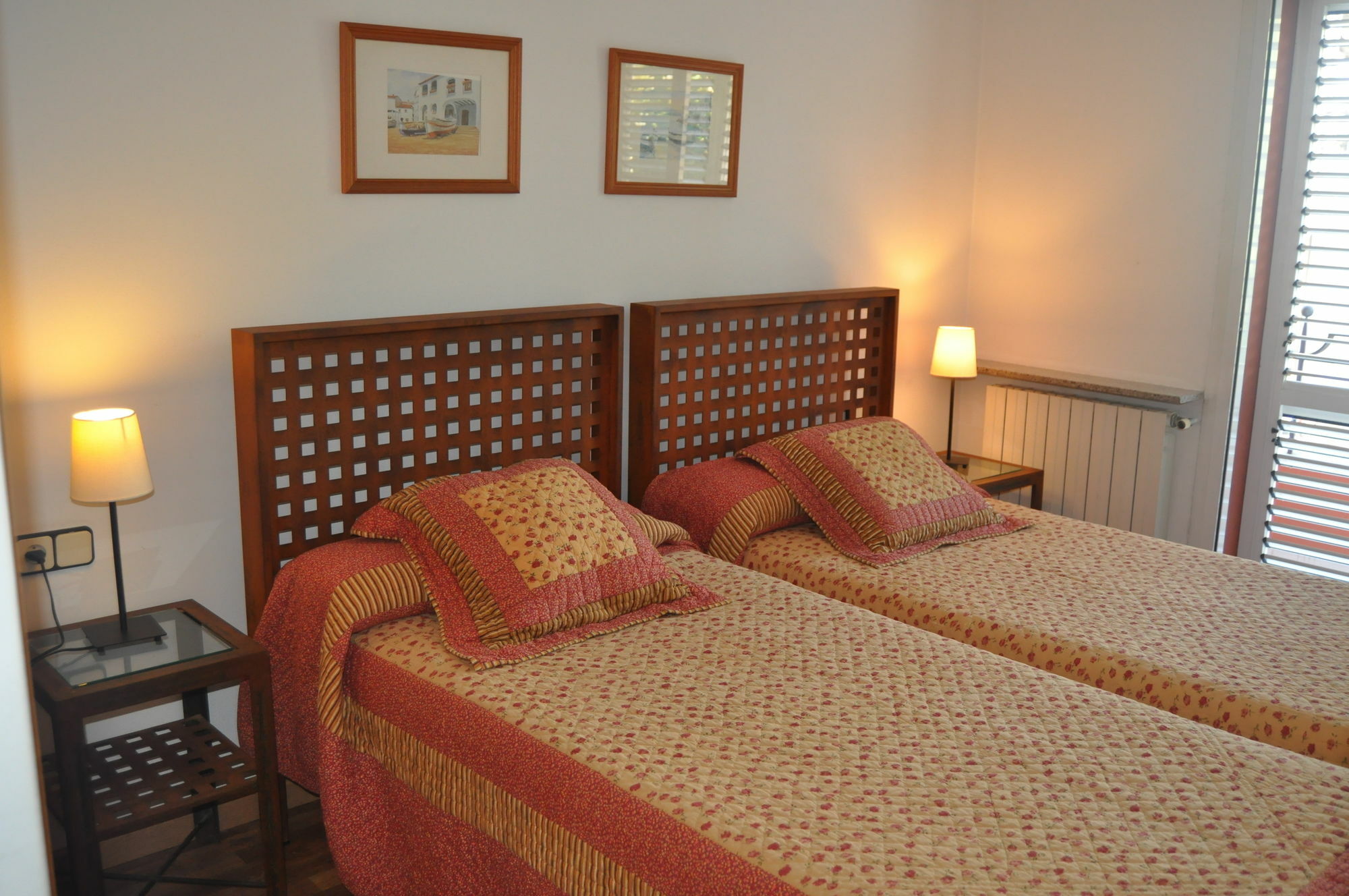 Girona Apartments Bagian luar foto